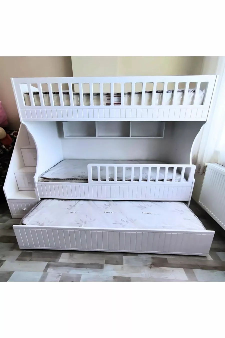 Lit superposé pour enfants en bois blanc sculpté