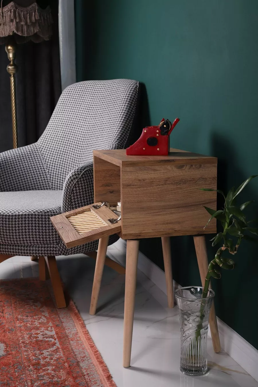 Table de chevet avec porte, cadre en pin