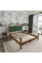 Lit en bois de pin couleur noyer avec tête de lit capitonnée vert émeraude Orion et ensemble de deux tables de chevet