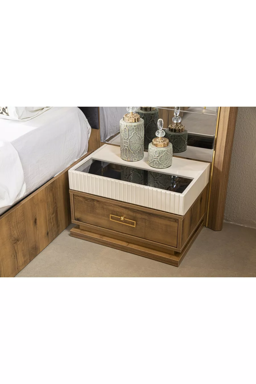 ENSEMBLE DE CHAMBRE À COUCHER NOBLE