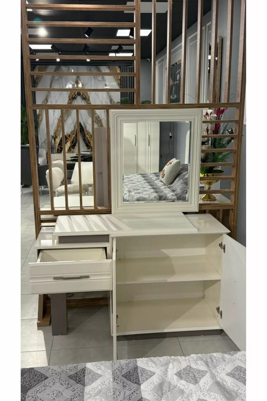 Ensemble de chambre à coucher Milda Modèle