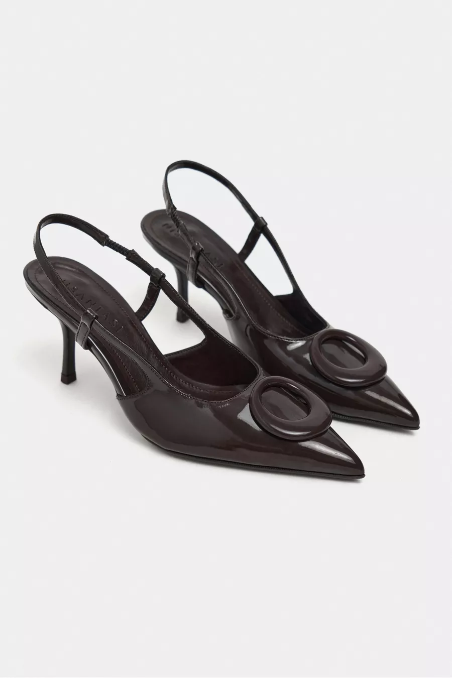 Chaussure pour femme à talon fin, bout pointu, ouvert à l'arrière, avec accessoires en cuir verni Nereid
