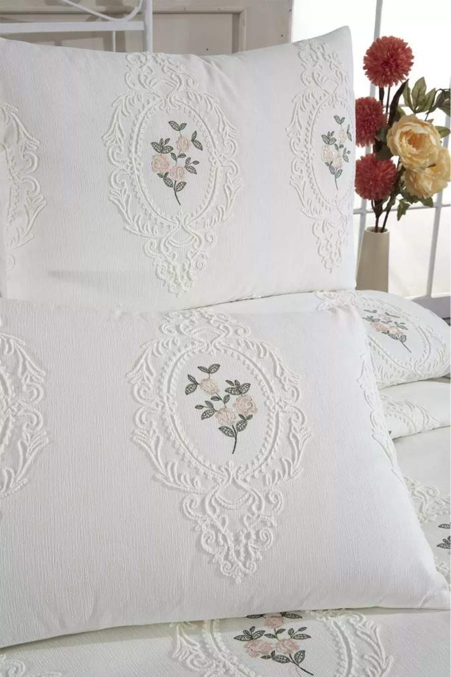 Housse de lit double 3 pièces en chenille brodée Gardenlove, couleur crème