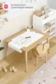 Table d'activités en bois avec chaises en bois, résistante à l'eau
