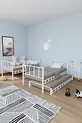 Chambre d'enfant jeune avec lit superposé et lits en métal Zambak