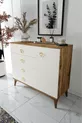 Commode moderne simple à 4 tiroirs et 1 porte, couleur écru et noyer
