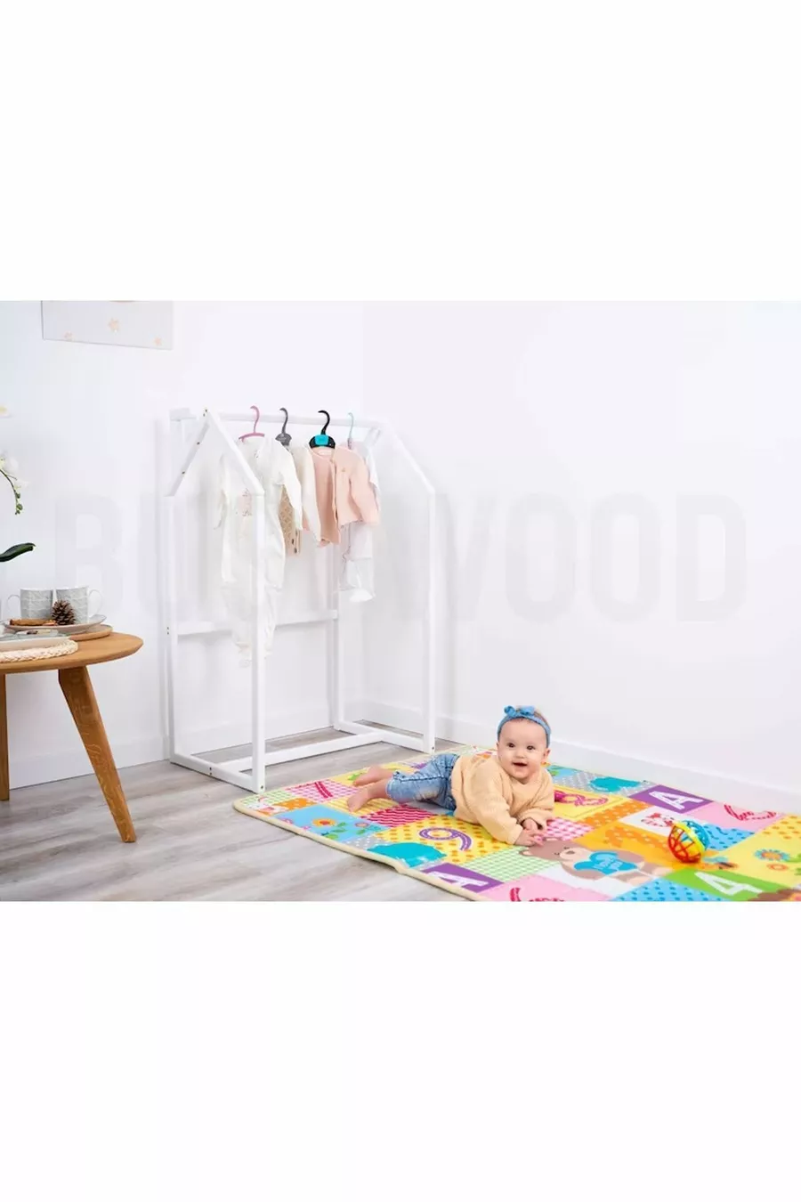 Porte-vêtements à roulettes en bois pour chambre d’enfant Montessori - Porte-vêtements Montessori - Meubles Montessori