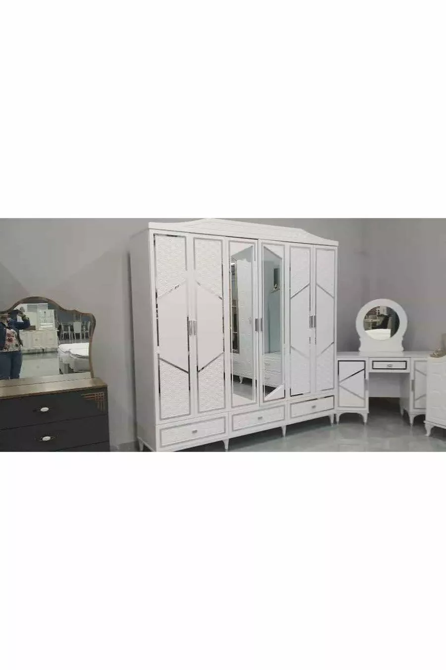 ENSEMBLE DE CHAMBRE À COUCHER SULTAN EN MDF AVEC DÉTAILS ARGENTÉS