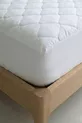 Protège-matelas en coton matelassé avec bord complet, blanc