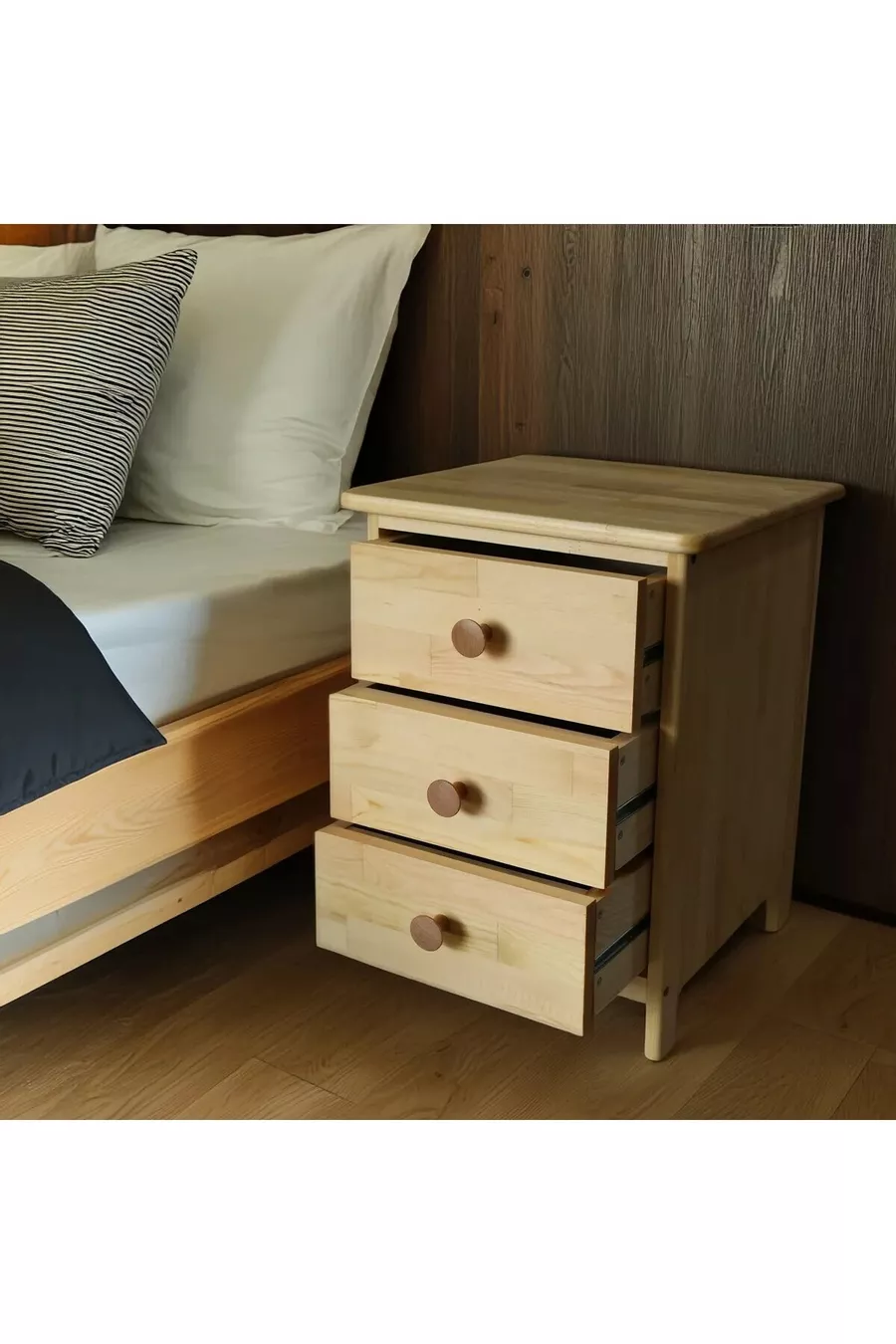 Chevet Nord Essence Collection en bois avec 3 tiroirs en pin massif de première qualité