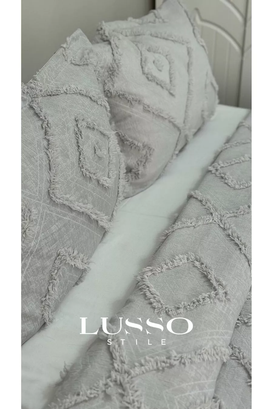 Housse de lit scandinave Jasmine pour lit double  et 2 oreillers argent gris