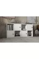 Commode blanche à quatre portes avec étagères sans lattes