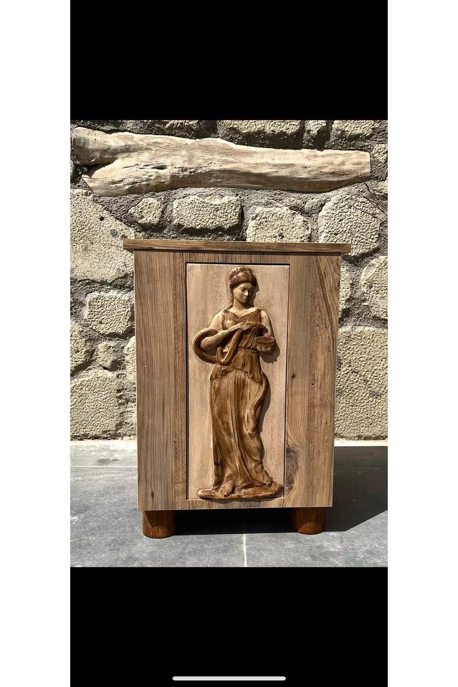 Hygieia Déesse de la Santé Table de Chevet Armoire Rustique Production Spéciale Édition Limitée