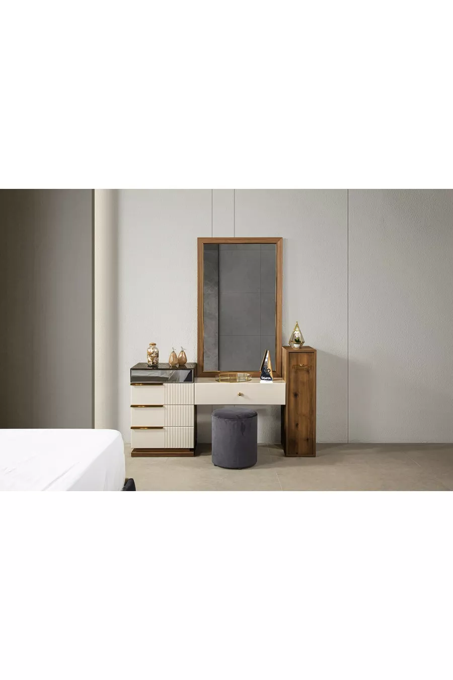 ENSEMBLE DE CHAMBRE À COUCHER NOBLE