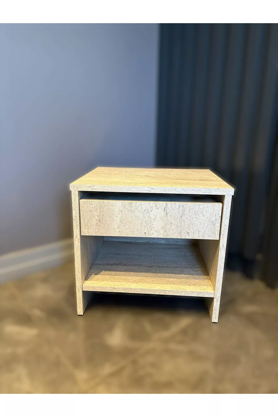 Table de chevet aspect travertin avec tiroir supérieur