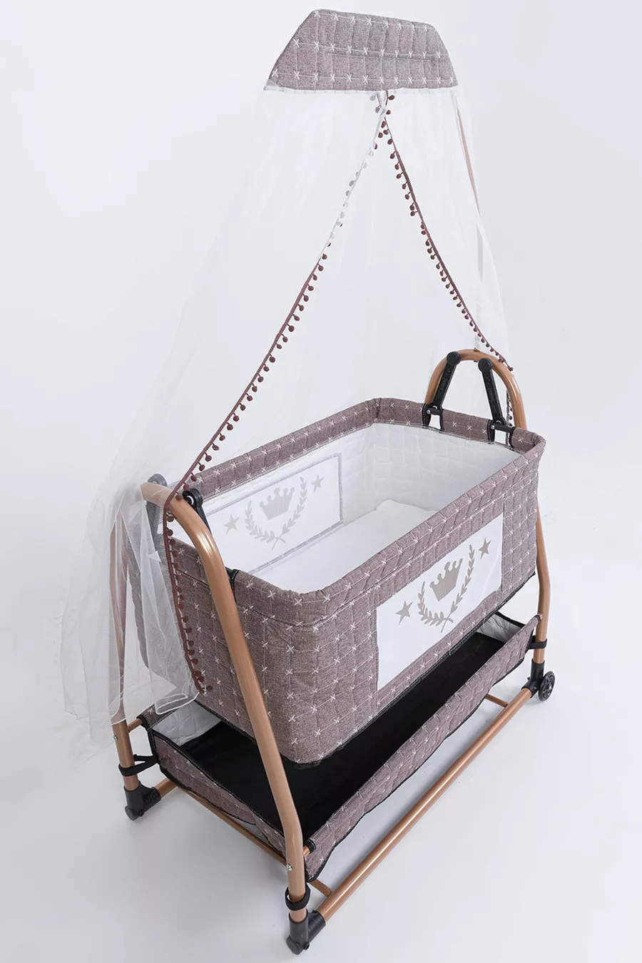 Lit de bébé avec panier à côté de la mère, berceau de luxe à roulettes