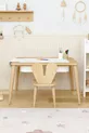 Table d'activités en bois avec chaises en bois, résistante à l'eau