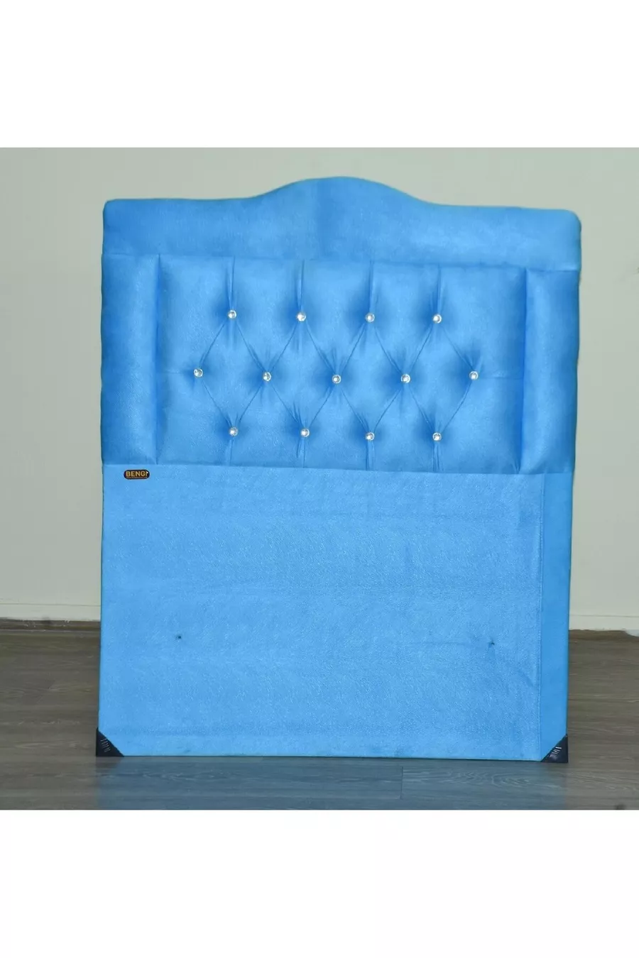 Tête de lit simple en tissu matelassé turquoise avec motif plume de poulain