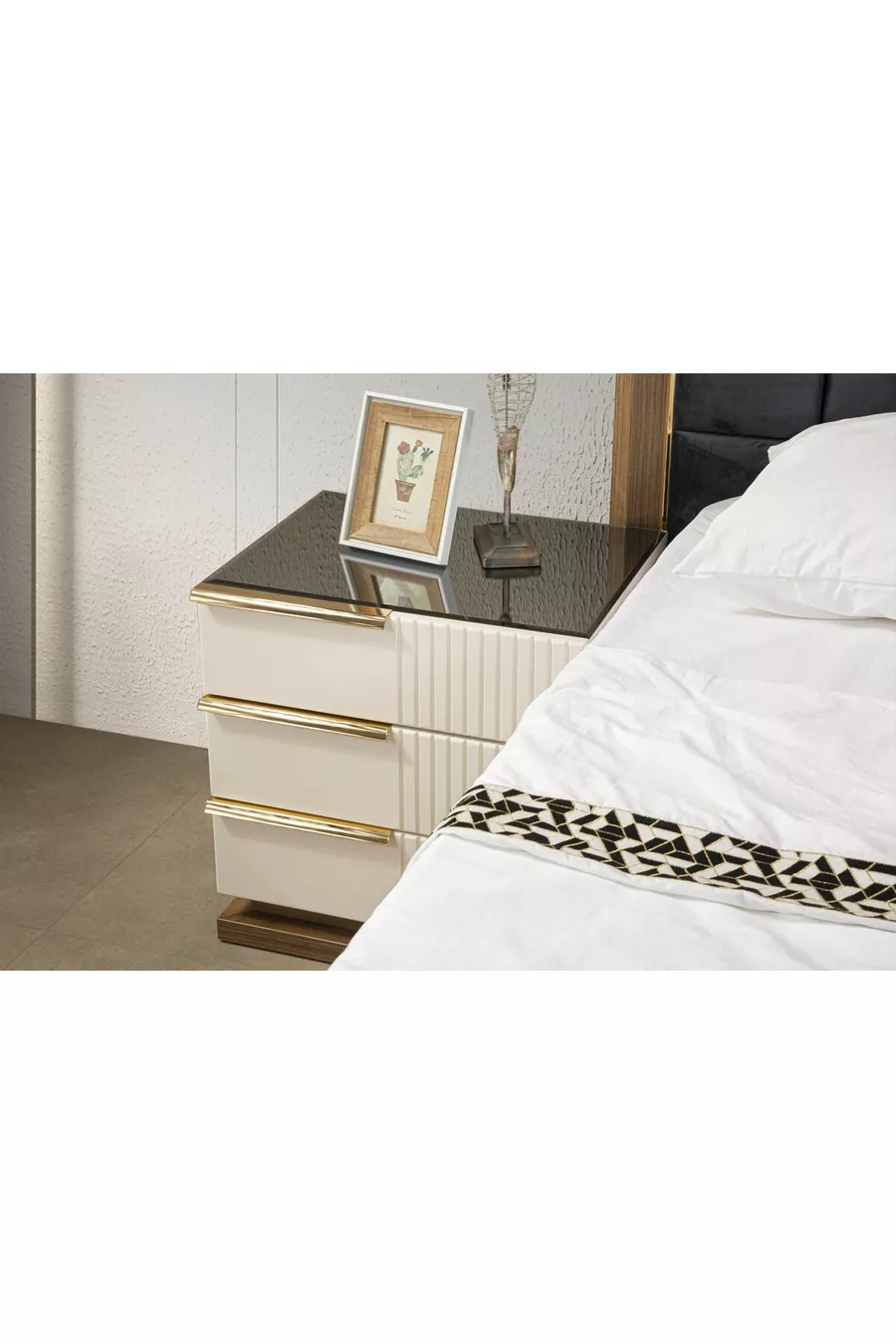 ENSEMBLE DE CHAMBRE À COUCHER NOBLE