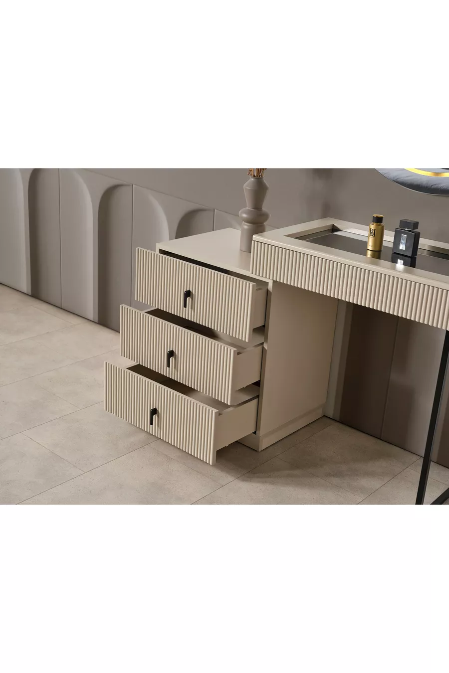 ARYA COMMODE