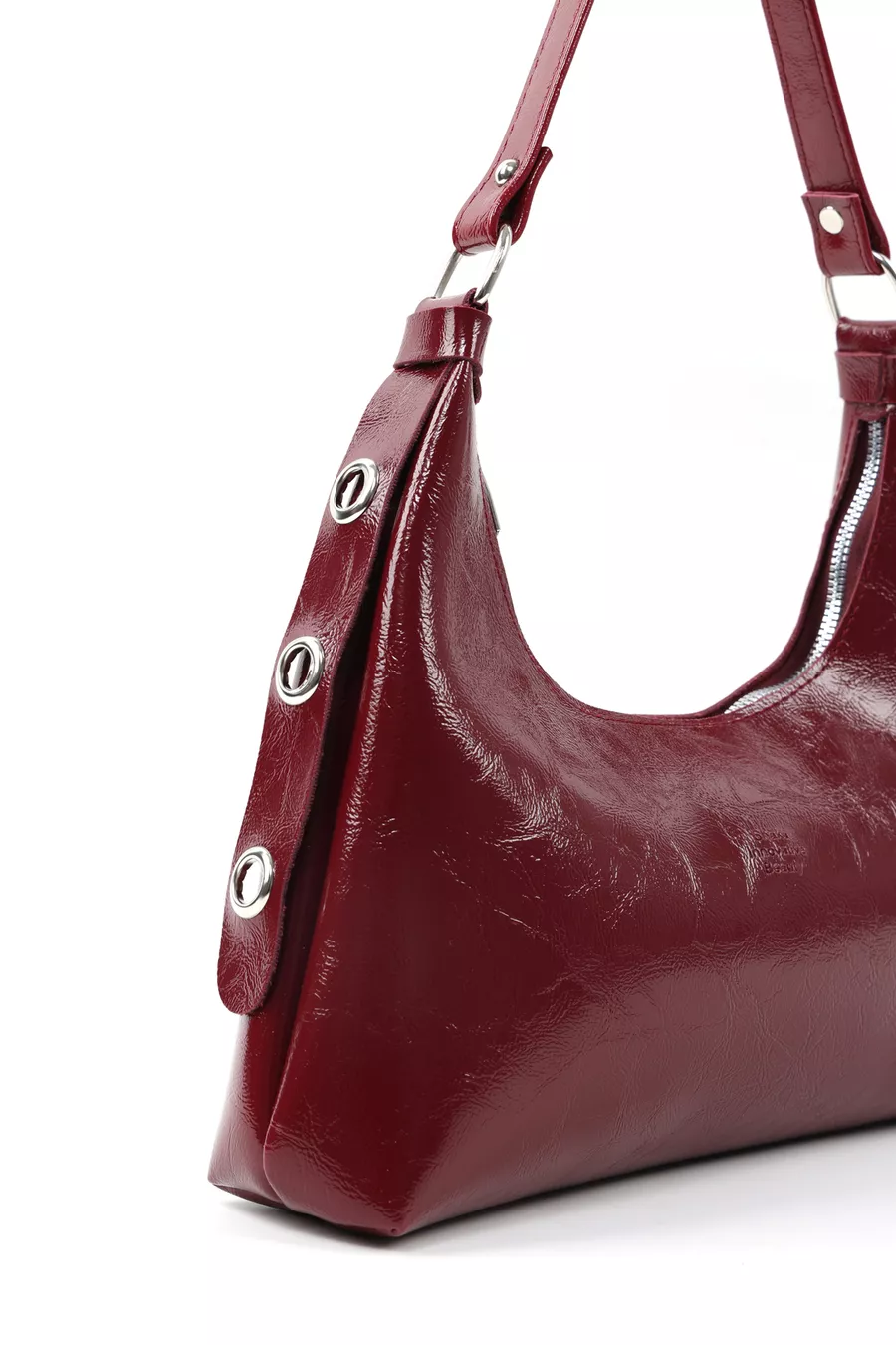 Sac à main et à épaule pour femme en cuir synthétique bordeaux à texture froissée, modèle , à un compartiment, forme baguette