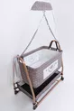 Lit de bébé avec panier à côté de la mère, berceau de luxe à roulettes