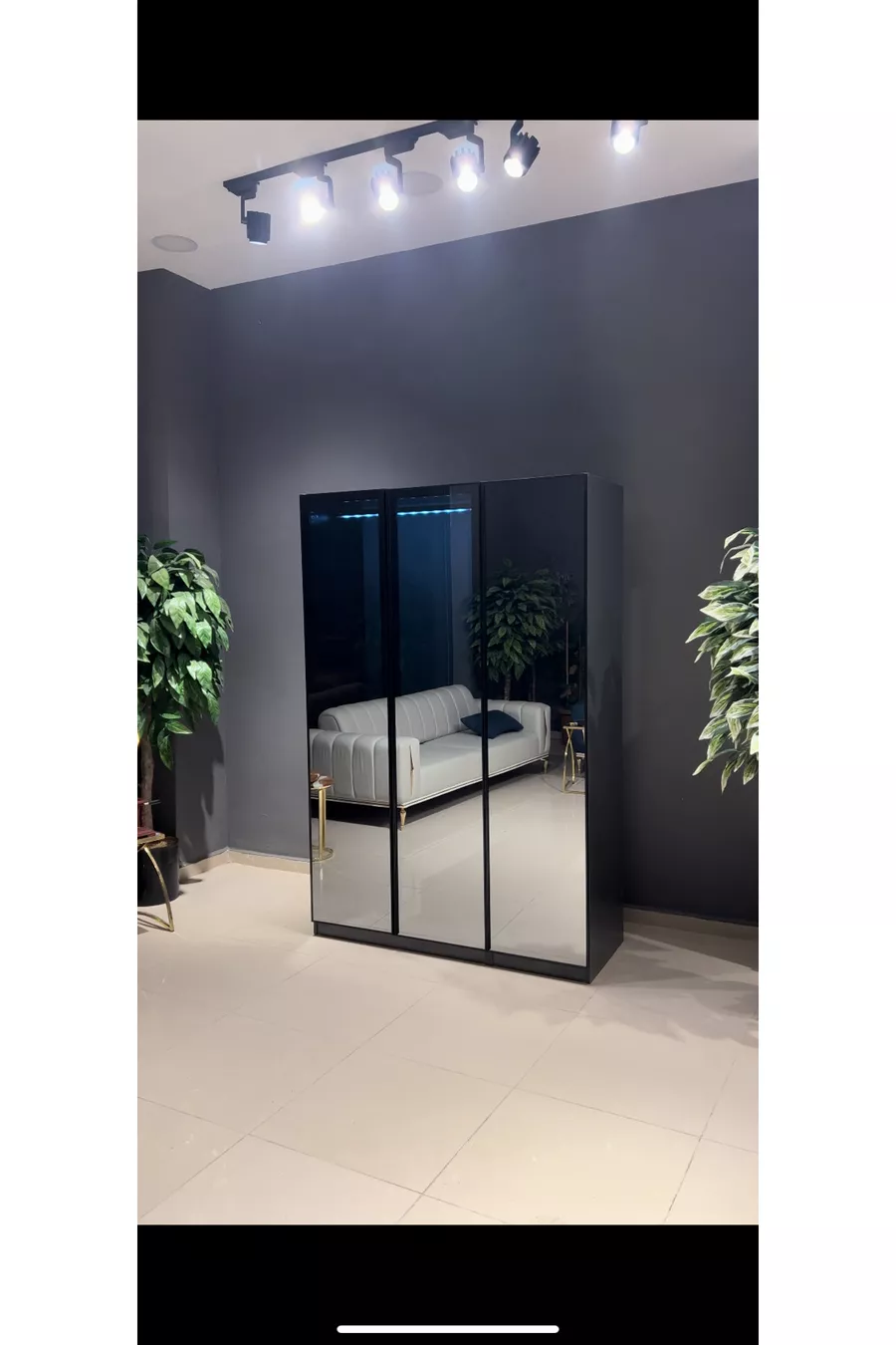 Armoire modulable Esla avec 3 portes vitrées,  % MDF (installation incluse)