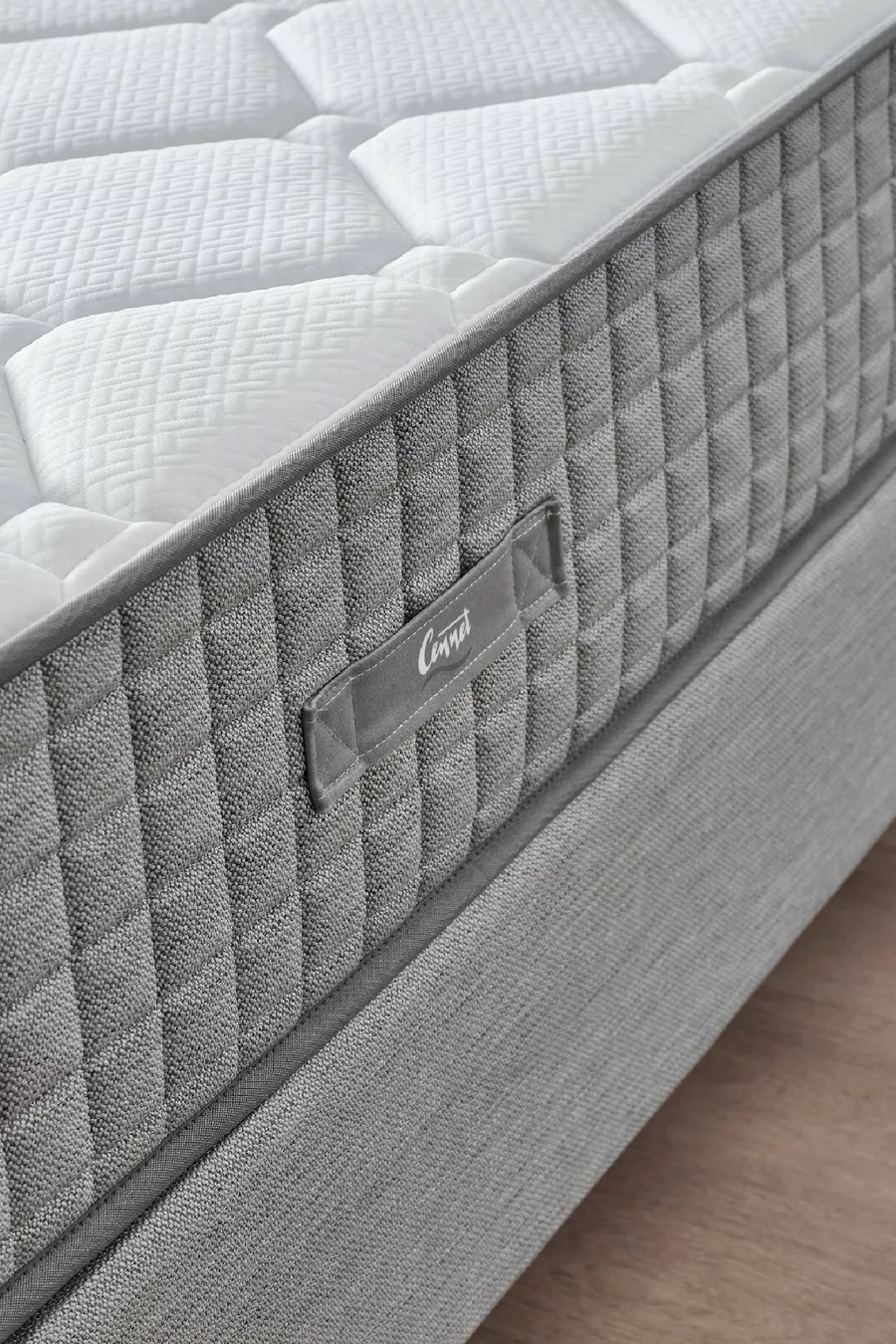 Matelas à ressorts double Mimoza Modèle avec caractéristiques entièrement orthopédiques et antibactériennes
