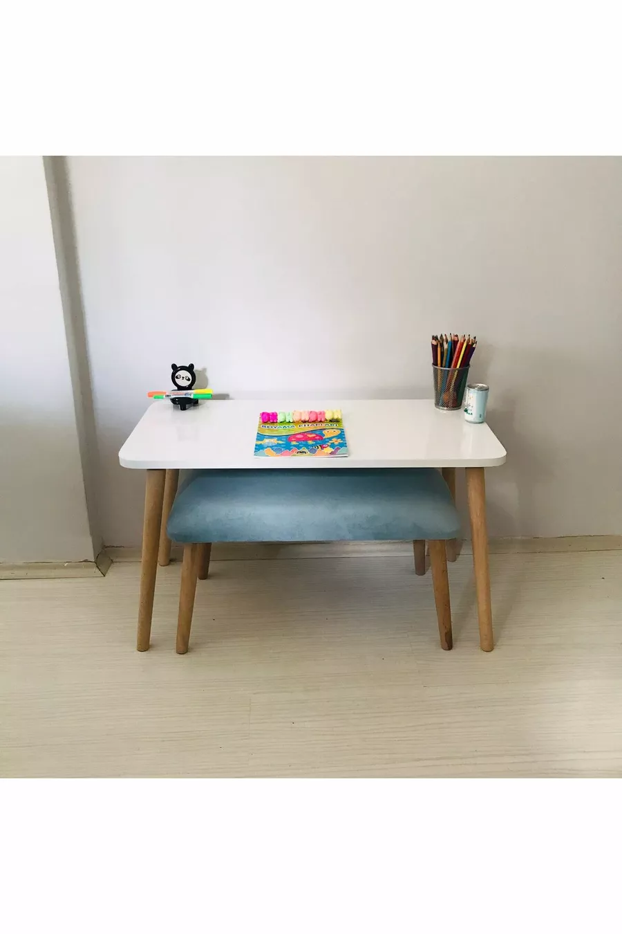 Bureau pour enfants Lilyum 1 pouf Table d'activité Ensemble de table d'activités
