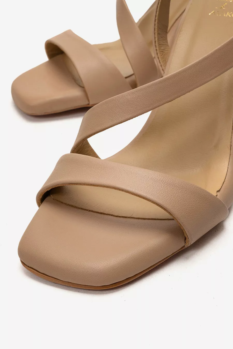 Sandales pour femme en cuir véritable, talon moyen fin, couleur beige