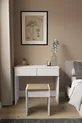 B Chambre à coucher moderne avec deux grands tiroirs et banc, meuble de maquillage avec pouf et organisateur