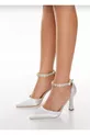 chaussures à talons pour femmes en satin avec pierres à la cheville