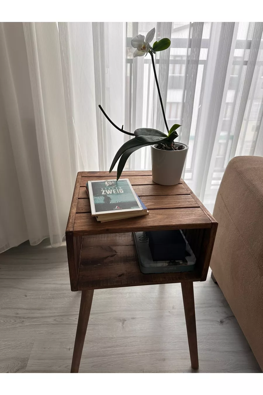 Table de chevet en bois