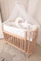 Berceau Mabela en bois naturel à côté de la mère avec protection en tricot écru, réglable en hauteur, pour 0-5 ans, pouvant se balancer, 3 positions