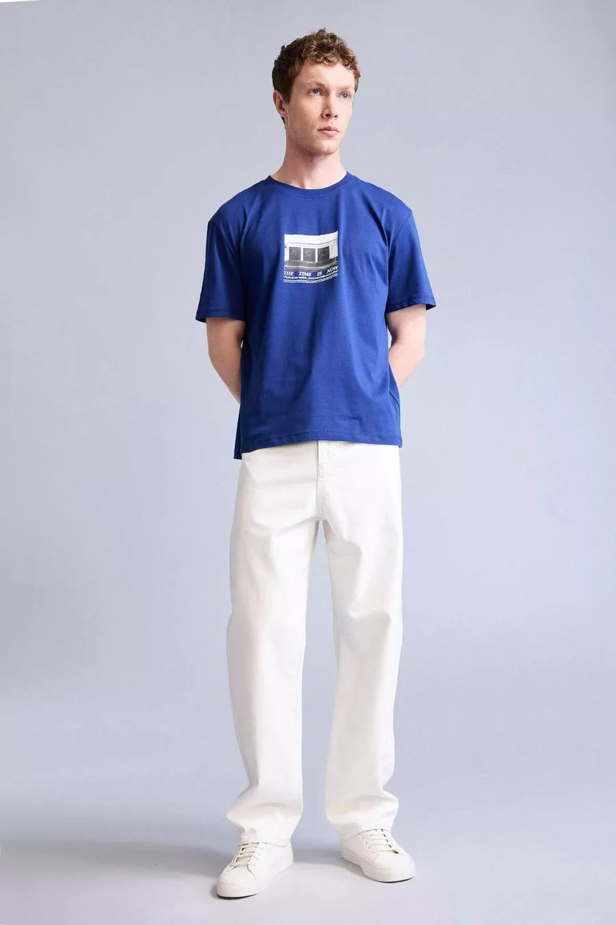 T-shirt basique en coton à  %, coupe boxy, col en V, effet délavé, manches courtes SM