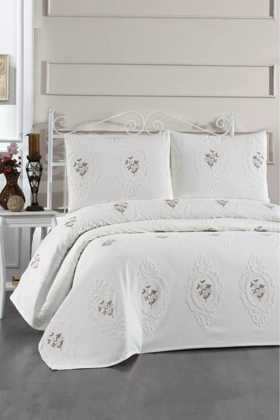 Housse de lit double 3 pièces en chenille brodée Gardenlove, couleur crème