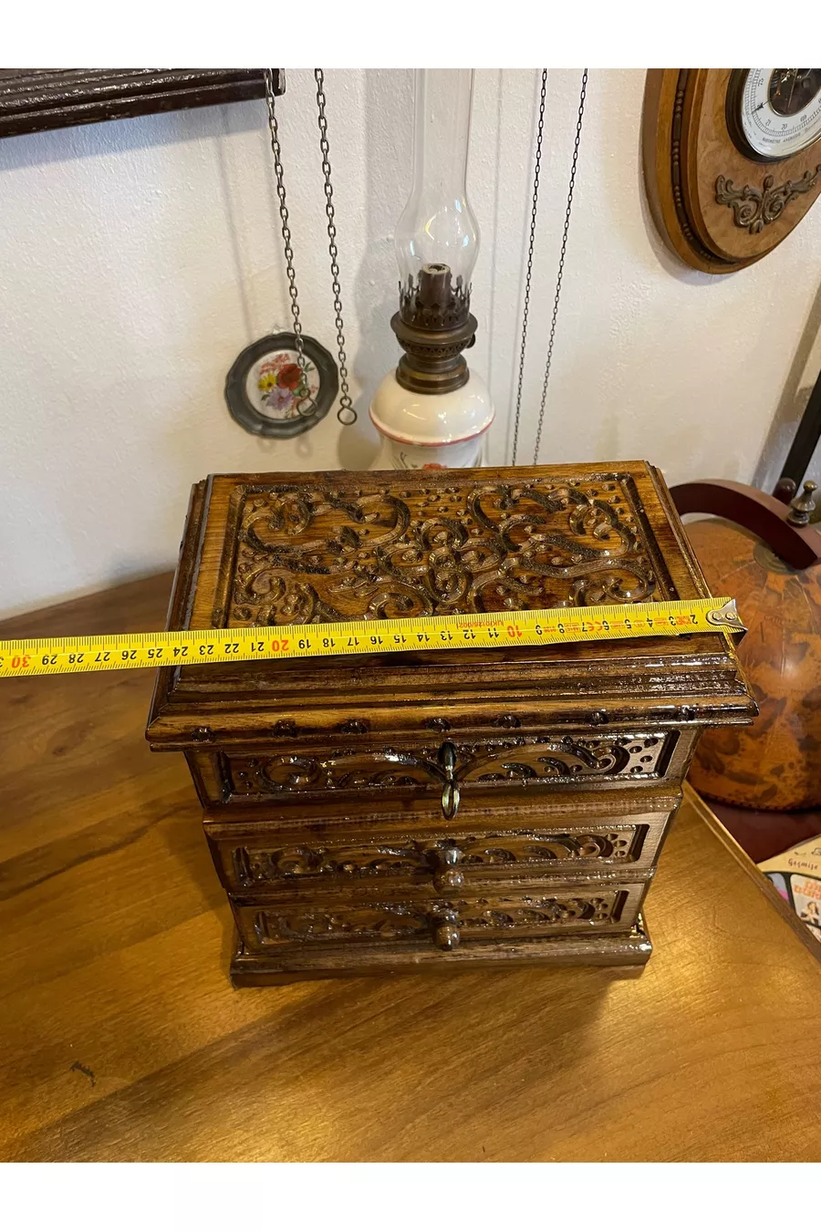 Coffre à deux tiroirs avec miroir et serrure en bois, hauteur cm