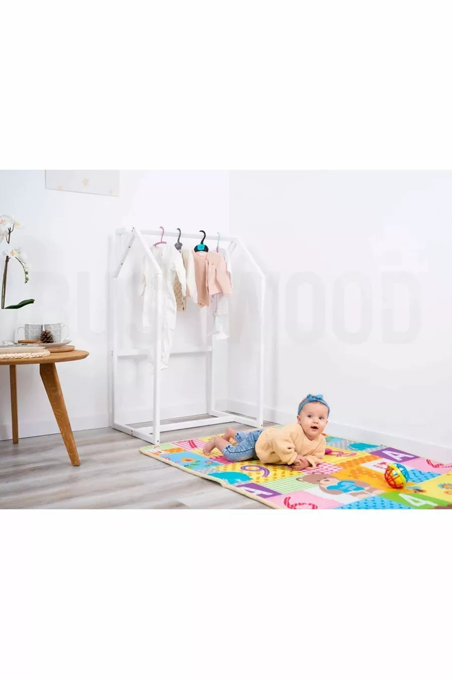 Porte-vêtements à roulettes en bois pour chambre d’enfant Montessori - Porte-vêtements Montessori - Meubles Montessori