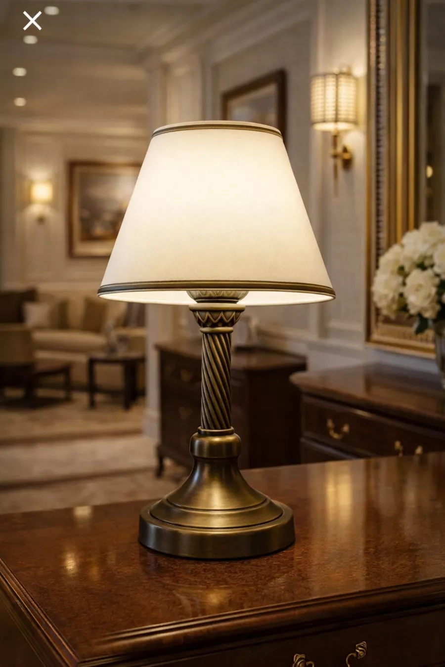 Lampe en métal vieilli Burgu Concept - Bande crème et or