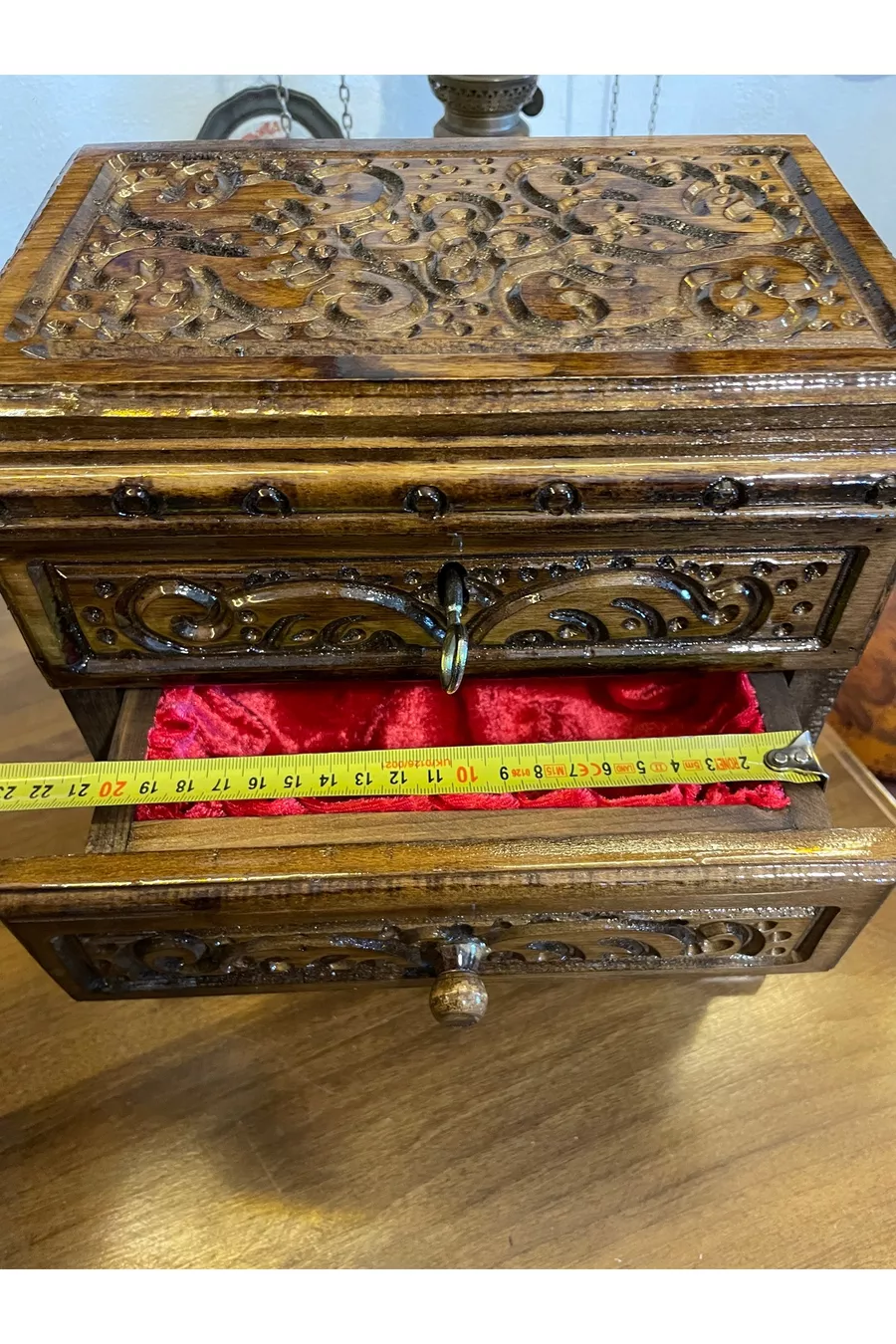 Coffre à deux tiroirs avec miroir et serrure en bois, hauteur cm