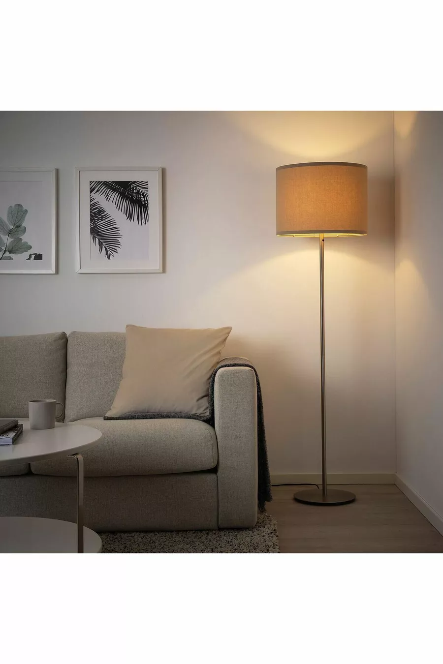 Structure de la lampe sur pied, couleur laiton