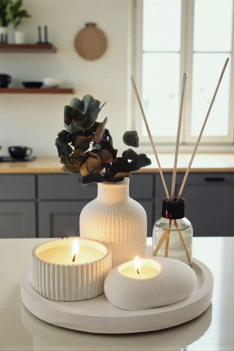 Ensemble-cadeau de 5 pièces sur plateau décoratif : Vase, bougie parfumée, porte-bougie tealight, parfum d'ambiance