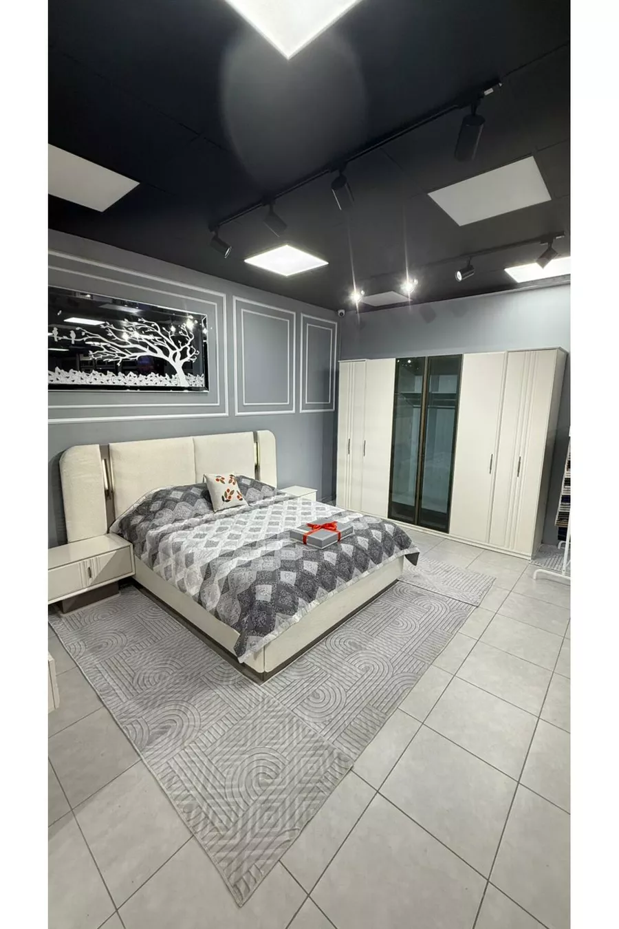 Ensemble de chambre à coucher Milda Modèle