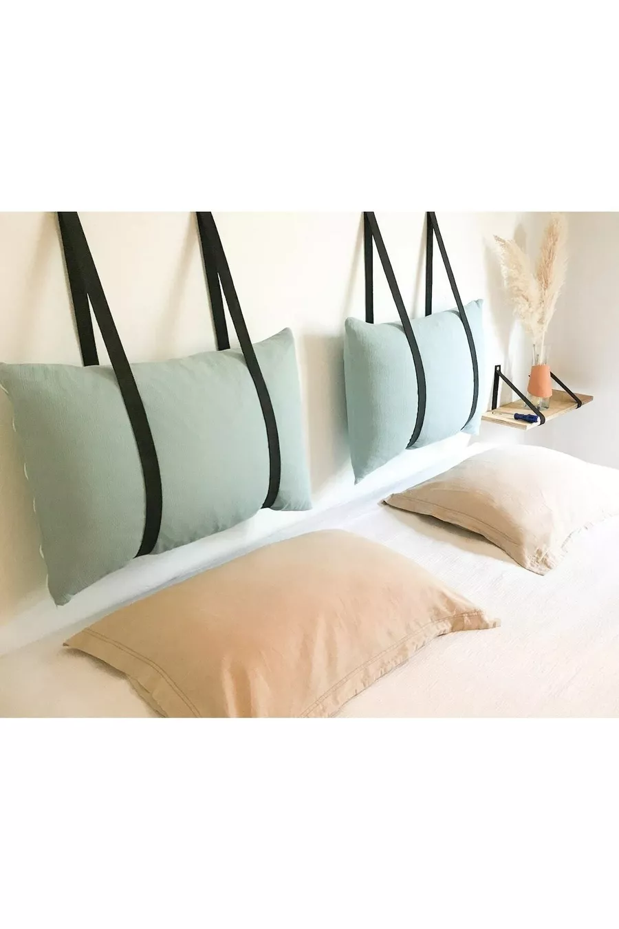 Ensemble de décoration de chambre à coucher en cuir : tête de lit, table de chevet, porte-revues et support pour plante