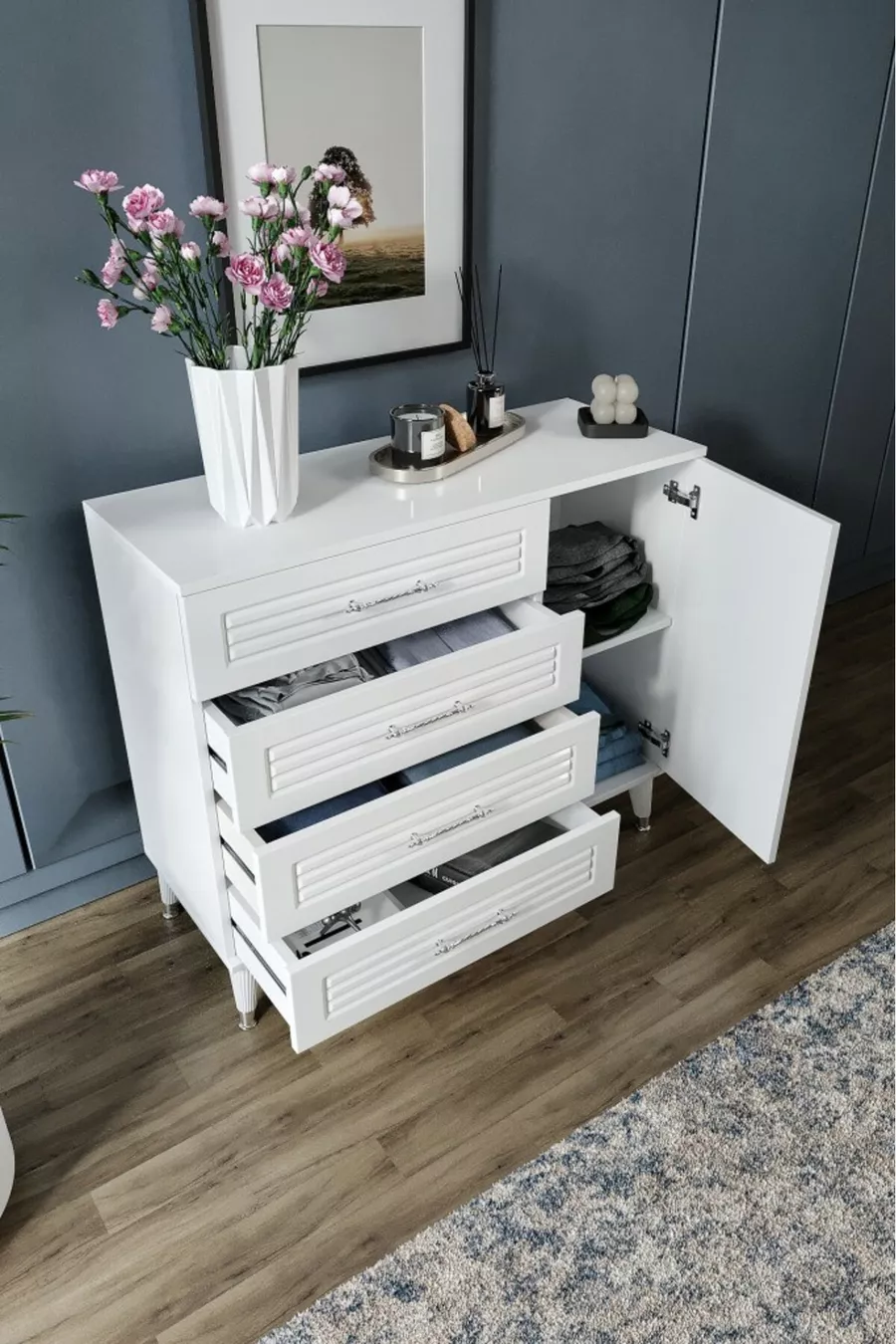 Commode moderne à 4 tiroirs avec volets et 1 porte, design moderne, porte en MDF, blanc argenté