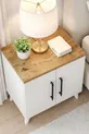 Table de chevet classique Lumen à 2 portes avec étagères, pin - blanc