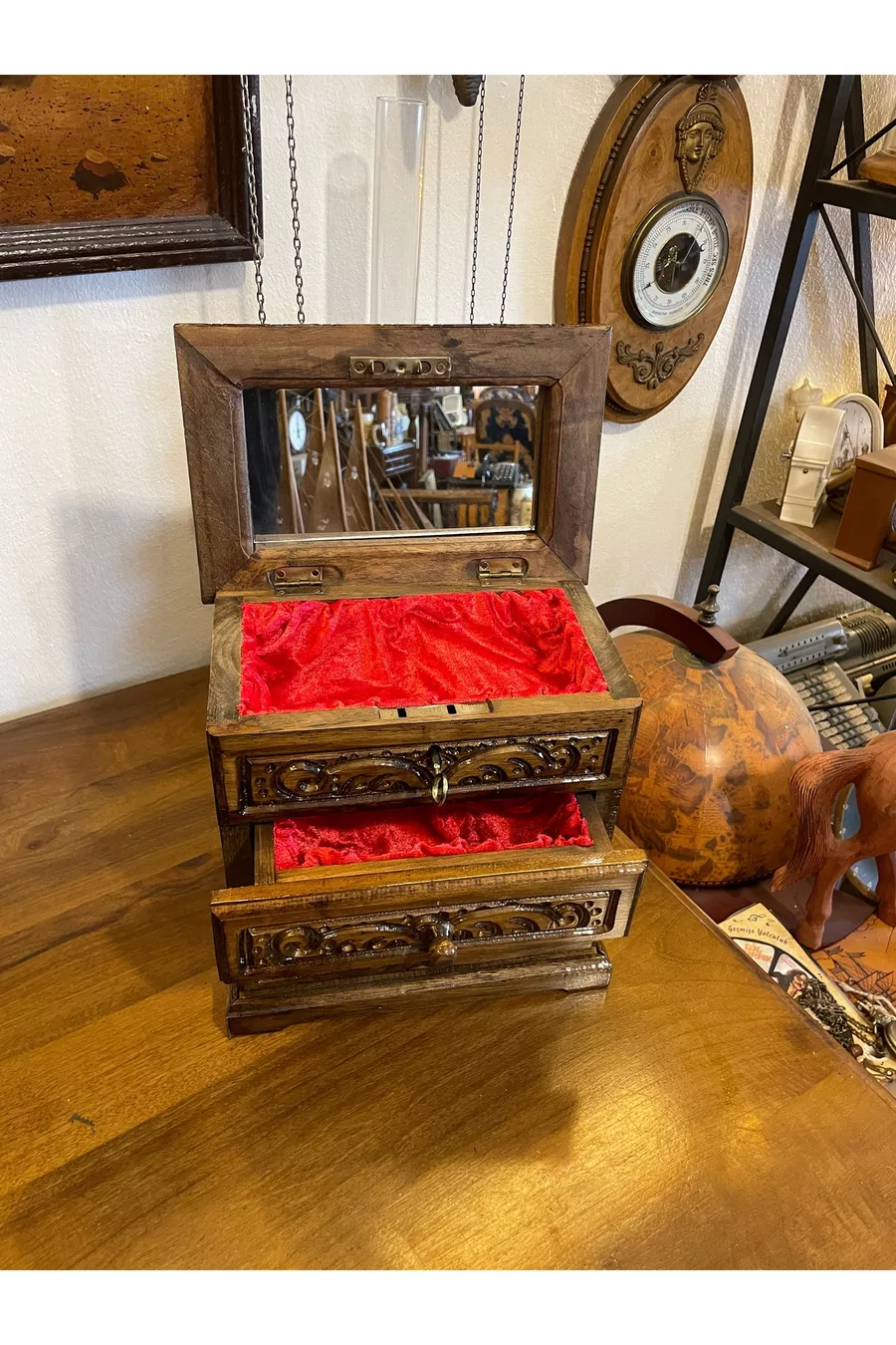 Coffre à deux tiroirs avec miroir et serrure en bois, hauteur cm
