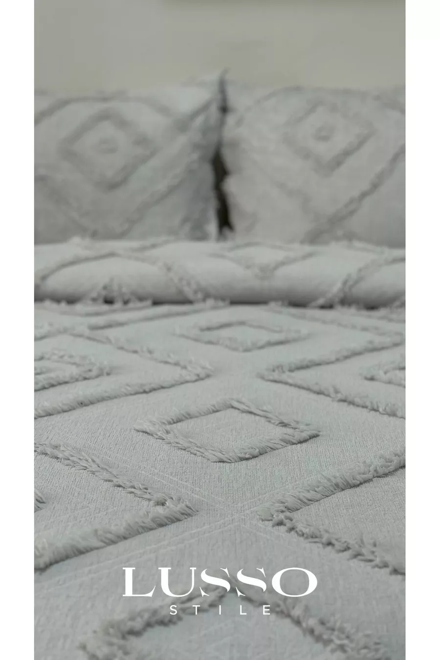 Housse de lit scandinave Jasmine pour lit double  et 2 oreillers argent gris