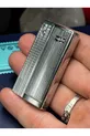 Briquet de chef de quartier élégant en métal à essence de couleur argent