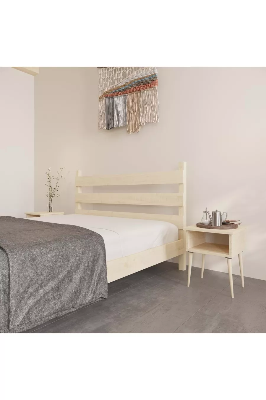 Lit en bois de pin naturel Natura Model avec deux tables de chevet